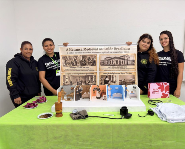 Exposi��o Hist�rica do Cuidado em Sa�de encerra o M�s da Enfermagem na Univ�s